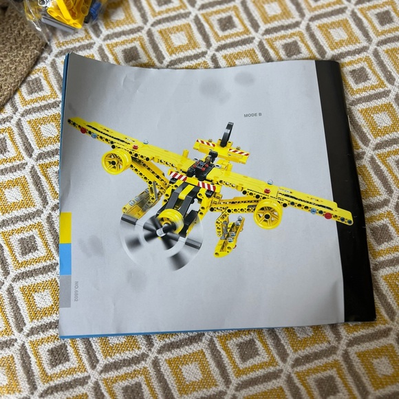 Mechanical Master: 2-In-1 Dump Truck & Aircraft - Picture 2 of 3